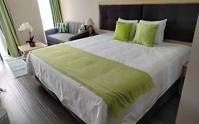 Hotel Puerto Limón CR